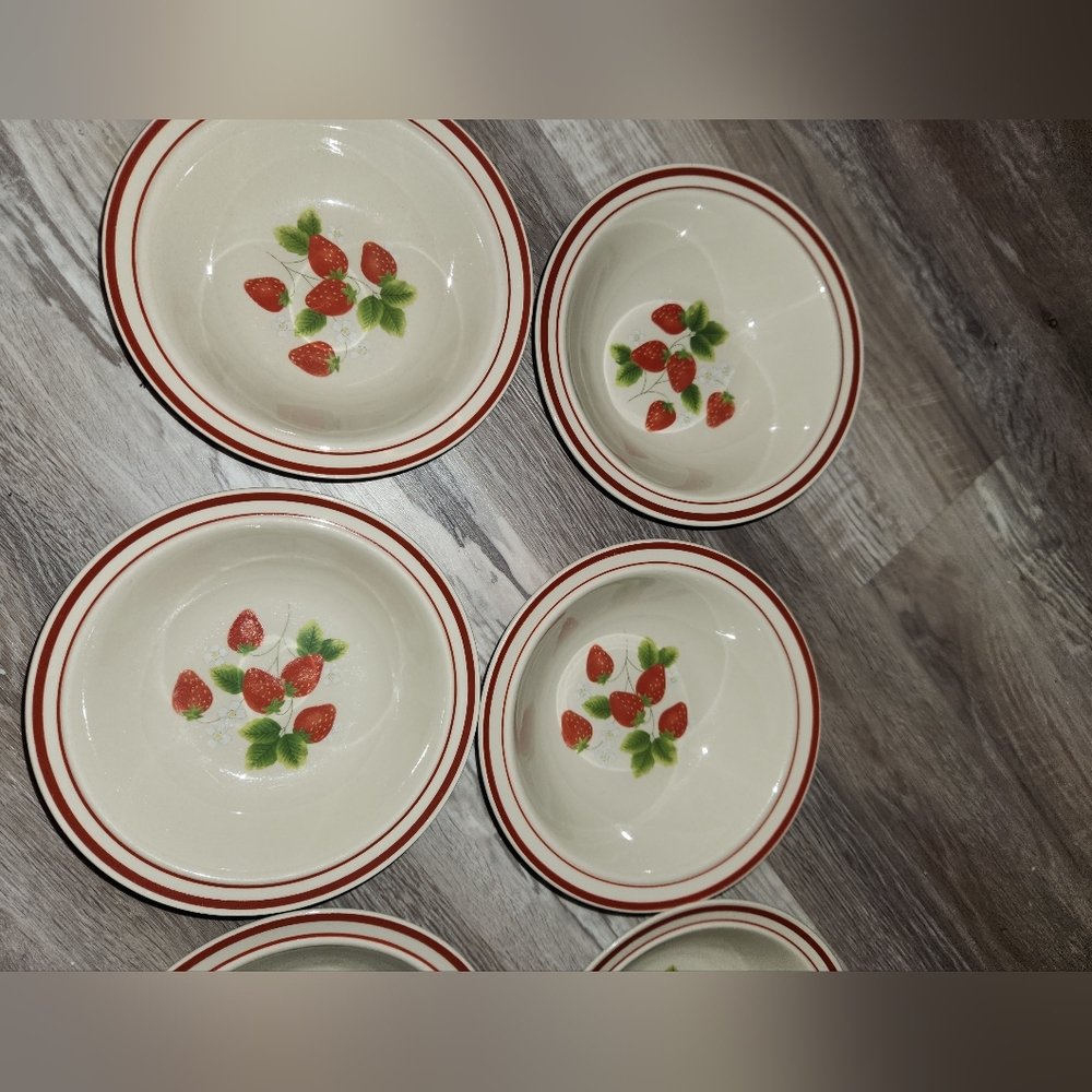 Strawberry Vintage Bowls